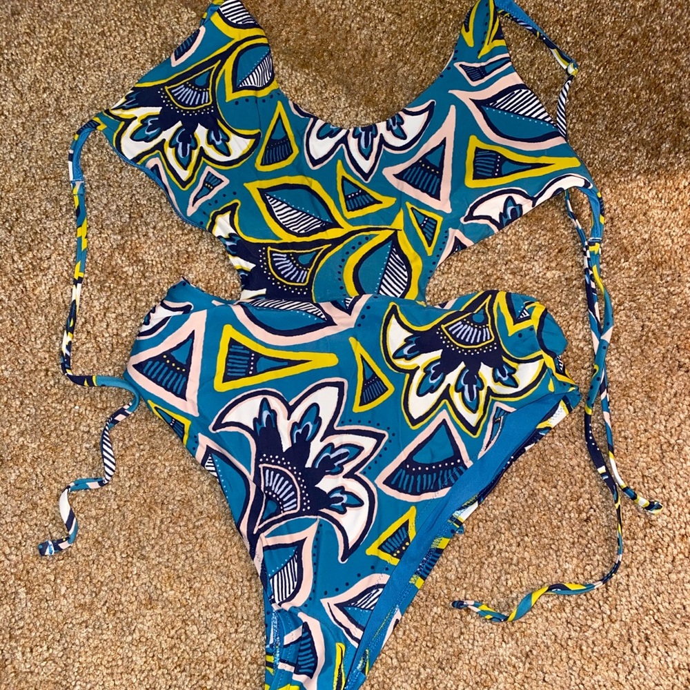 AEO Cut out One Piece Swimsuit